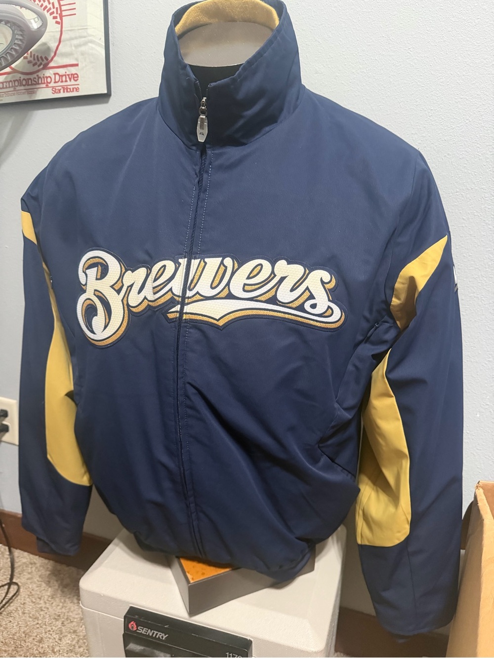 Majestic Milwaukee Brewers Navy & Yellow Men's Insulated Team Jacket
